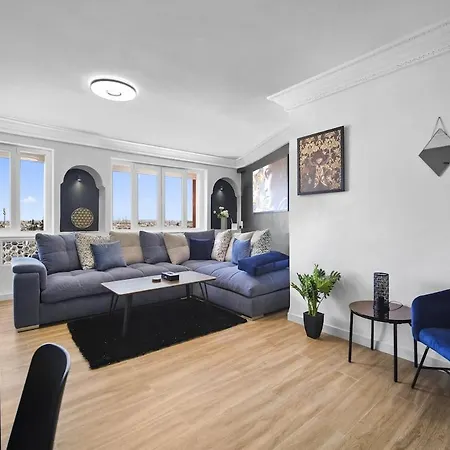 Cozy Apartment With Panoramic View In Centre Town